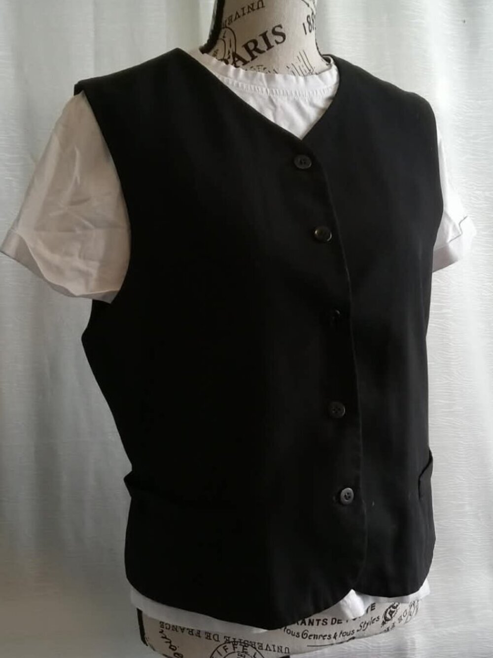 Classic Fleur Bleue vintage black five-button suit jacket, sleeveless, V-neck